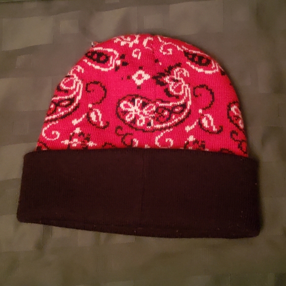 Guns and 🌹 Roses Red Bandana Knit Hat - Picture 2 of 3